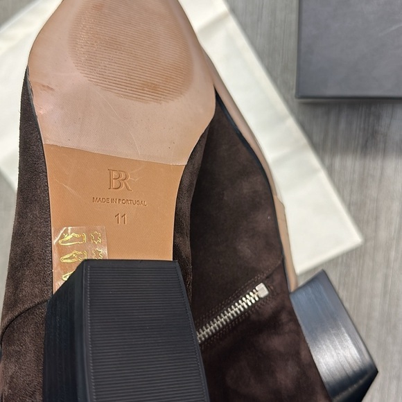 Banana Republic ITALIAN SUEDE ANKLE BOOT color dark brown - Picture 11 of 13